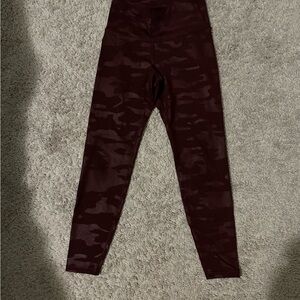 Old Navy Dark Red Camo Leggings